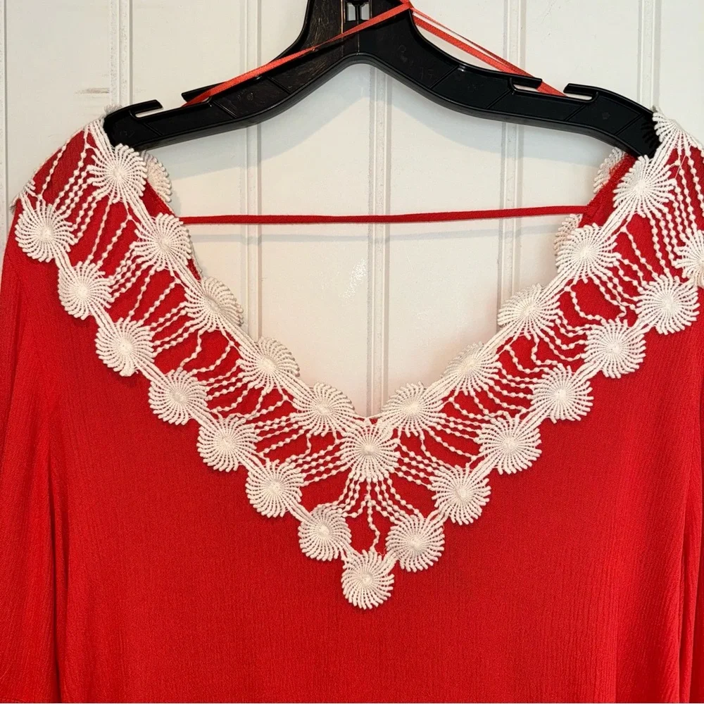 Entero Blouse with crocheted accents